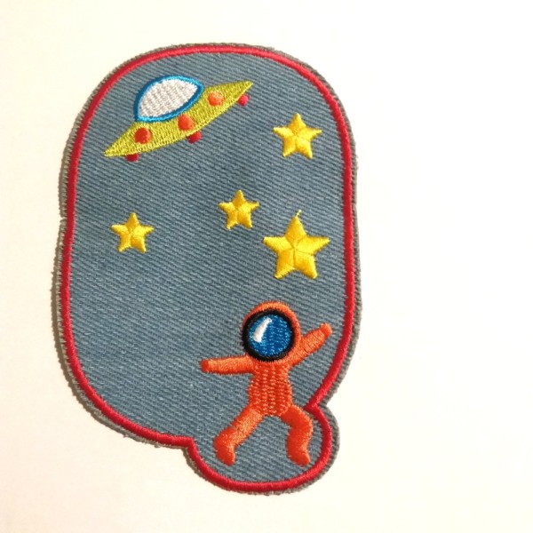 Thermocollant astronaute orange, soucoupe volante et étoile jaune - 12.5x8.2cm – écusson - Photo n°1