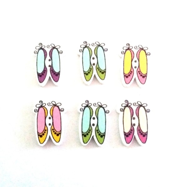 6 Boutons en bois – chaussures de princesse multicolore – 18x26mm - Photo n°1