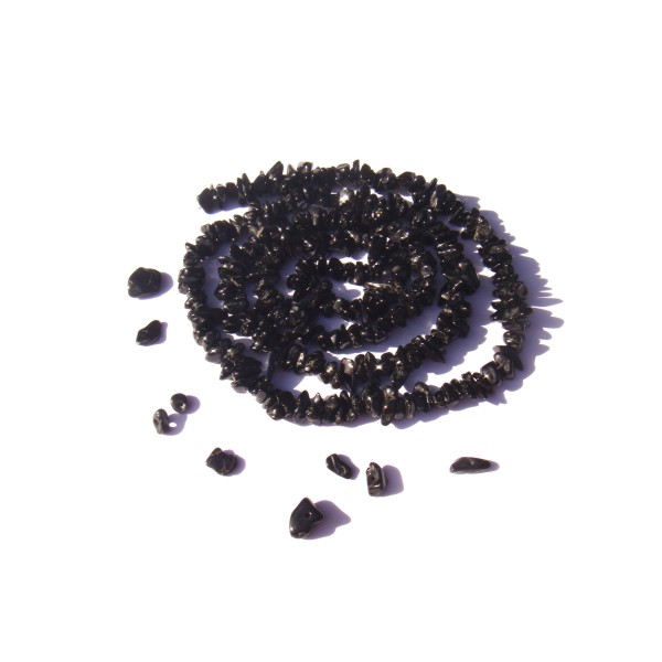 Spinelle Noir ( Thaïlande ) : 50 MICRO perles chips 3/5 MM de diamètre environ - Photo n°1