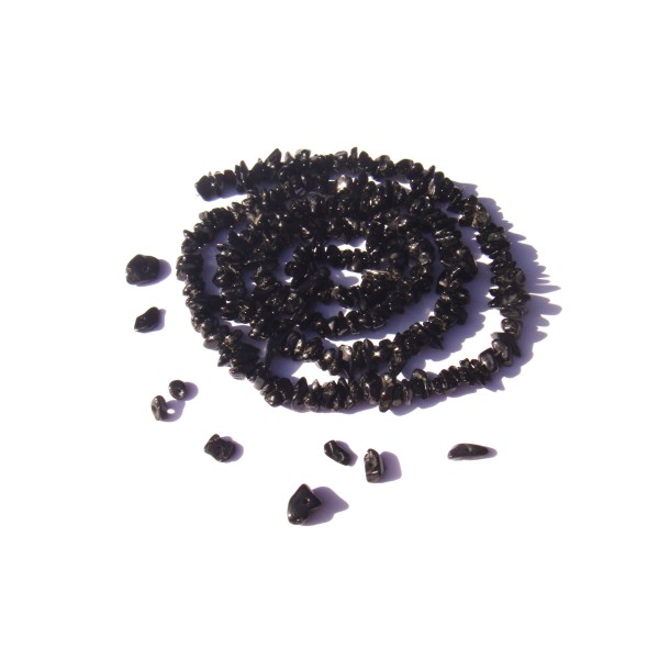 Spinelle Noir ( Thaïlande ) : 50 perles chips 4/6 MM de diamètre environ - Photo n°1
