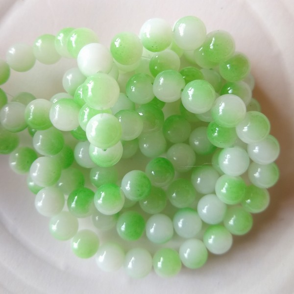 30 perles de verre ronde 8 mm deux couleurs BLANC VERT - Photo n°1