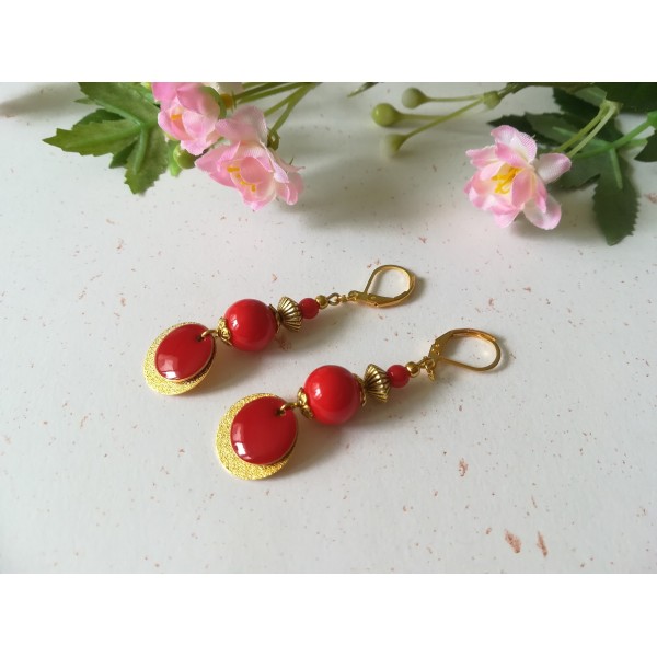 Kit boucles d'oreilles apprêts dorés et perles en verre rouge vif - Photo n°1