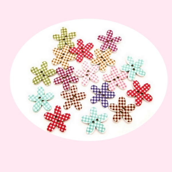 17 Boutons fleurs vichy 2 cm, projets couture, scrapbooking - Photo n°1