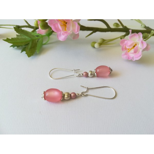 Kit de boucles d'oreilles apprêts argentés et perle en verre rose - Photo n°1