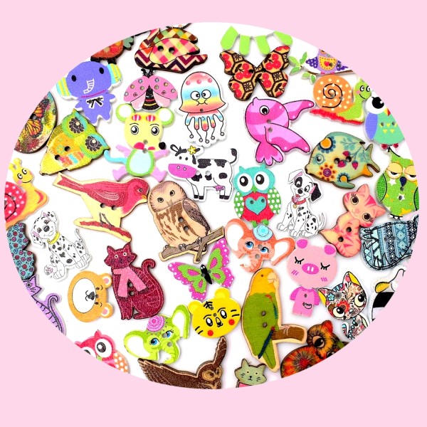 Pack de 50 boutons animaux, monde animal en bois peint.. pour création. Stock limité - Photo n°1