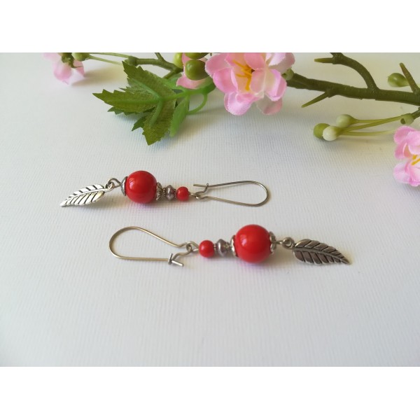 Kit boucles d'oreilles perles rouge et plume argent mat - Photo n°1