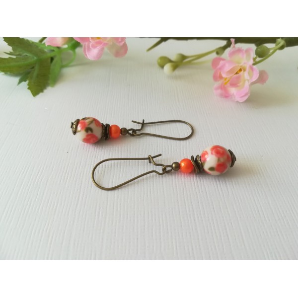 Kit boucles d'oreilles apprêts bronze et perle en verre motif fleur orange - Photo n°1