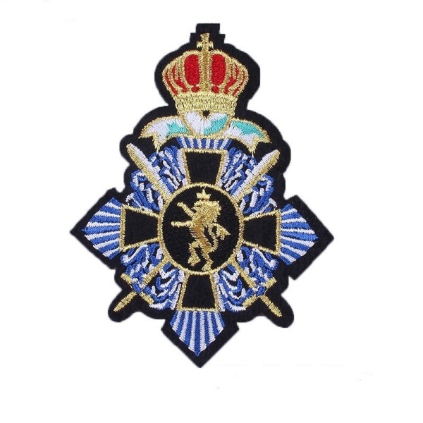 Ecusson brodé armoiries, patch blason Croix de Malte pour customisation, 10,3 cm - Photo n°1
