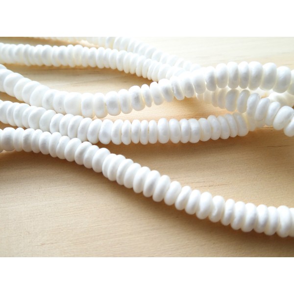 Fil 39 cm perles disques Heishi en coquillage blanc 5-6mm ~200 perles - Photo n°1