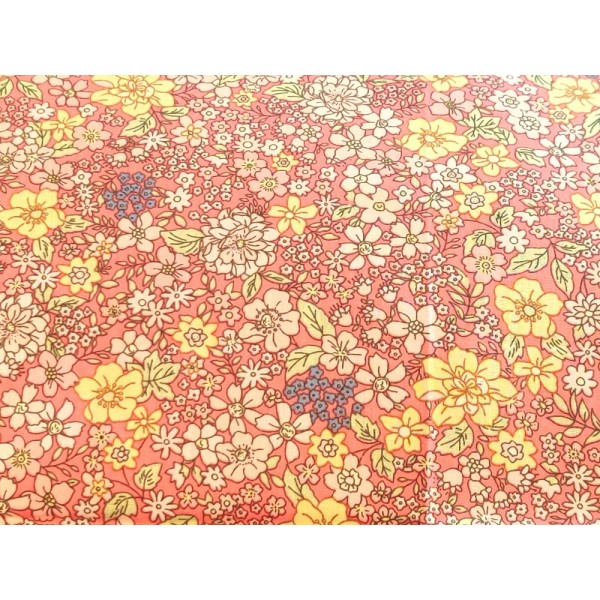 Coupon tissu - petites fleurs shabby chic , fond rose - coton - 48x48cm - Photo n°1