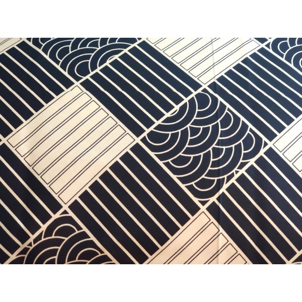 Coupon tissu japonisant - vague et rectangle blanc et bleu foncé - coton – 40x50cm - Photo n°1