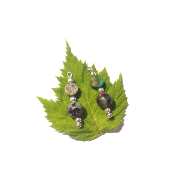 Turquoise Africaine : Paire de petits pendentifs 2,3CM de hauteur x 6 MM de diamètre - Photo n°1