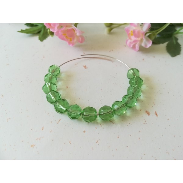 Perles en verre ronde à facette 8 mm vert clair x 20 - Photo n°1