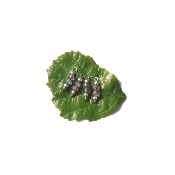 Labradorite facettée : 4 MINI breloques 1,5 CM de hauteur x 3,5 MM de diamètre - Photo n°2