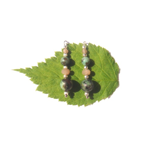 Turquoise Africaine et Pierre de Soleil : Paire de pendentifs 3 CM de hauteur x 8 MM - Photo n°1