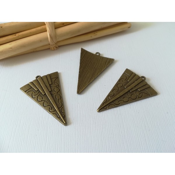 Pendentif métal bronze triangle 3 x 4 cm - Photo n°1