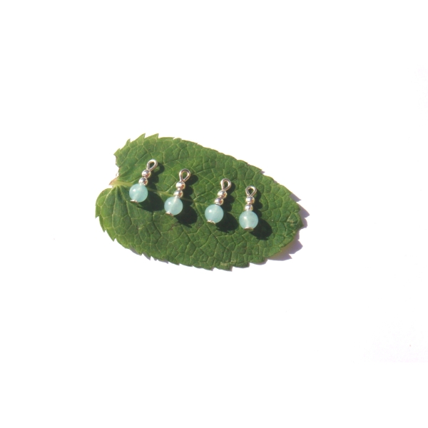 Jade teinté turquoise : 4 MINI breloques 1.2 CM de hauteur x 4 MM de diamètre - Photo n°1