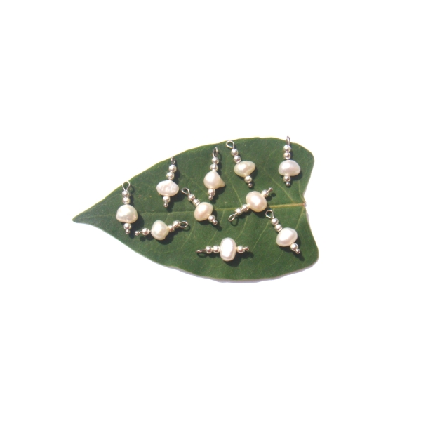 Perles de Culture : 10 MINI breloques 1.7 CM de hauteur x 8 MM max - Photo n°1