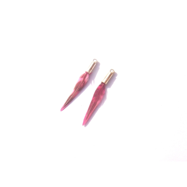 Paire de MINI Pendentifs plumes Perdrix teintée rose 2.3 CM de hauteur x 4 MM - Photo n°1