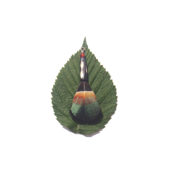 Pendentif Faisan vert/Lady Amhesrst sur tube corne et perle d'Agate 6.5 CM de hauteur - Photo n°2