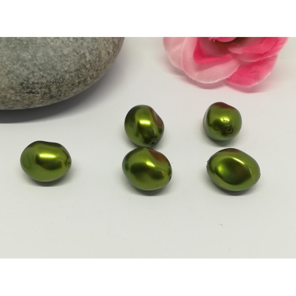 Perles en verre haricot 15 mm vert kaki x 6 - Photo n°1