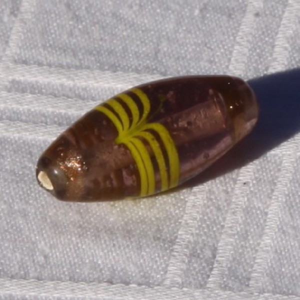 Perle en verre translucile légèrement brune, ovale de 2.5 cm - Photo n°2