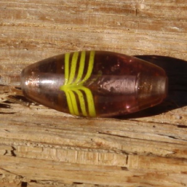 Perle en verre translucile légèrement brune, ovale de 2.5 cm - Photo n°1