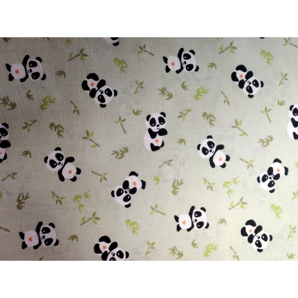 Coupon tissu coton – panda sur fond vert - 40x50cm - Photo n°1