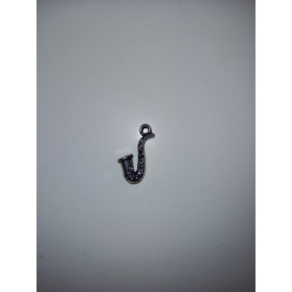 Un saxophone pour vous jouer un air joyeux, breloque , 2.2 cm métal blanc - Photo n°1