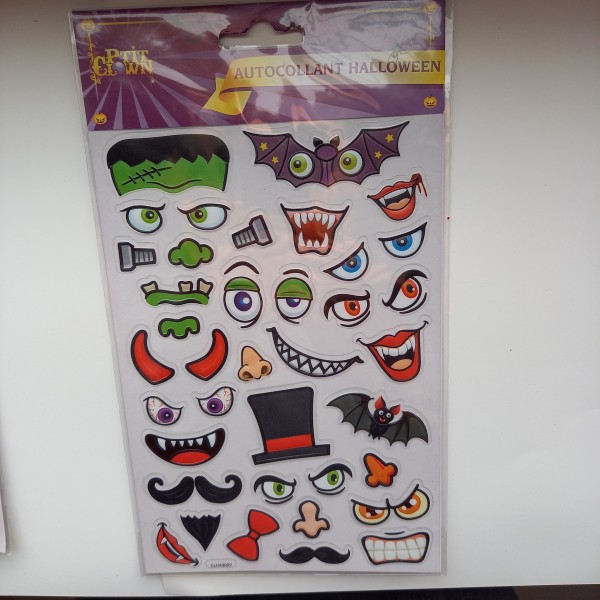 Gommettes Stickers sur le thème des monstres, Halloween , chauve souris - Photo n°1