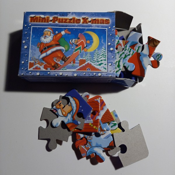 Puzzle , le père Noël sur sa planche , puzzle avec 24 pièces - Photo n°1