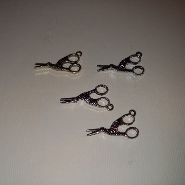 Breloque,4 paires de ciseaux cigogne  en métal blanc, 2 cm - Photo n°1