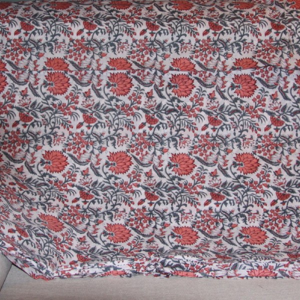 Tissu fleuri en voile de coton batik en 110 cm x 50 cm - Photo n°4