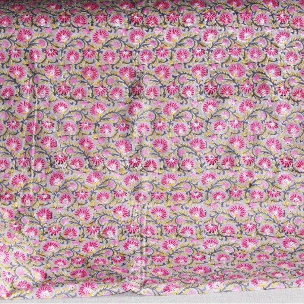 Tissu fleuri  de coton batik en 110 cm x 50 cm - Photo n°2