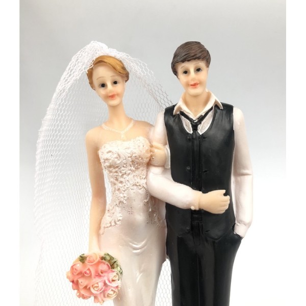 Couple de mariés se tenant le bras, haut.15,5 cm, figurine traditionnelle, pièce montée, mariage - Photo n°3