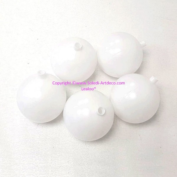 Lot 5 Boules en plastique blanc, diam. 10 cm, avec ouverture Ø 8 mm pour fixation - Photo n°1