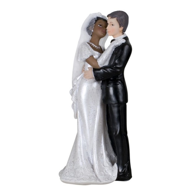 Couple mariés mixte s'embrassant, haut. 18 cm, Figurine Femme noire et homme blanc en résine - Photo n°1