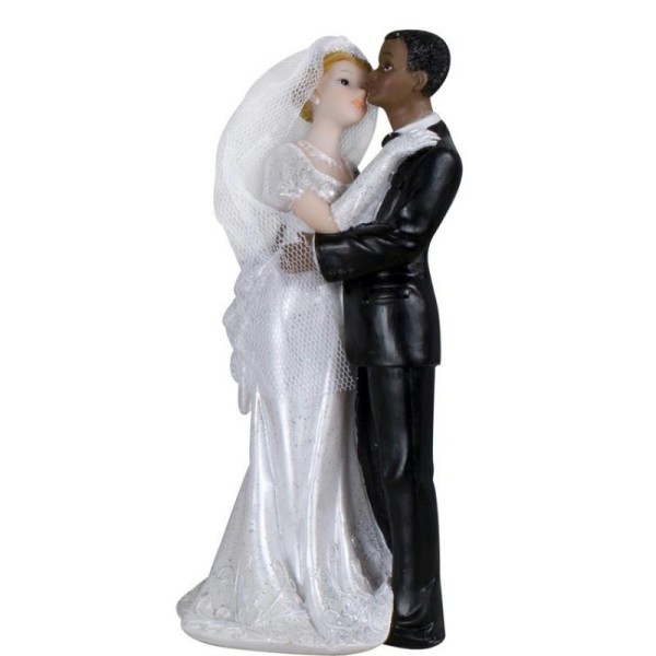 Couple Mariés Mixte Sembrassant Figurine Femme Blanche Et Homme Noir En Résine Haut 18 Cm