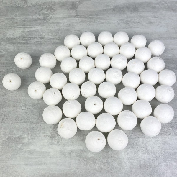 Lot de 50 Boules de 3 cm en ouate de cellulose, Billes blanches en coton compressé de 30mm avec trou - Photo n°1
