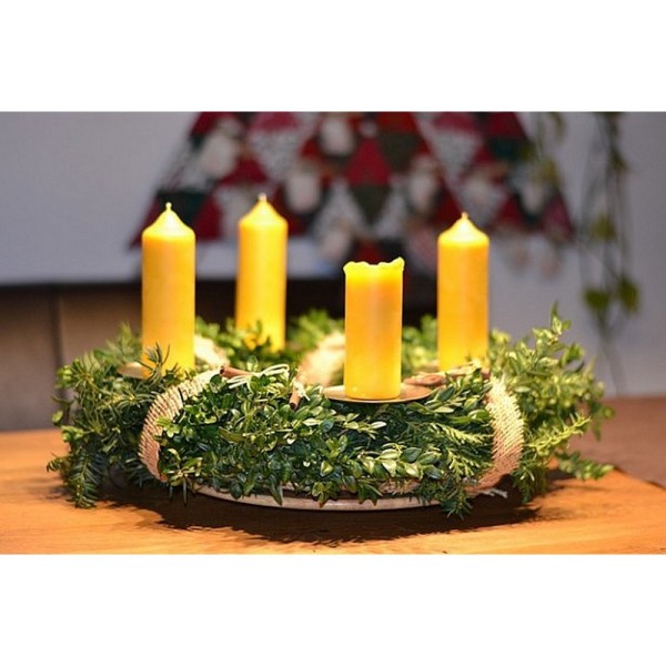 https://www.creavea.com/produits/973504-p-3/lot-de-4-portes-bougies-metalliques-dorees-a-piquer-o-6-cm-pour-couronne-de-lavent-p-3.jpg