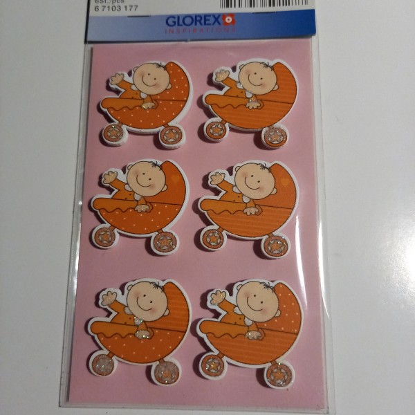Sticker en bois bébé + landau  orange - Photo n°1