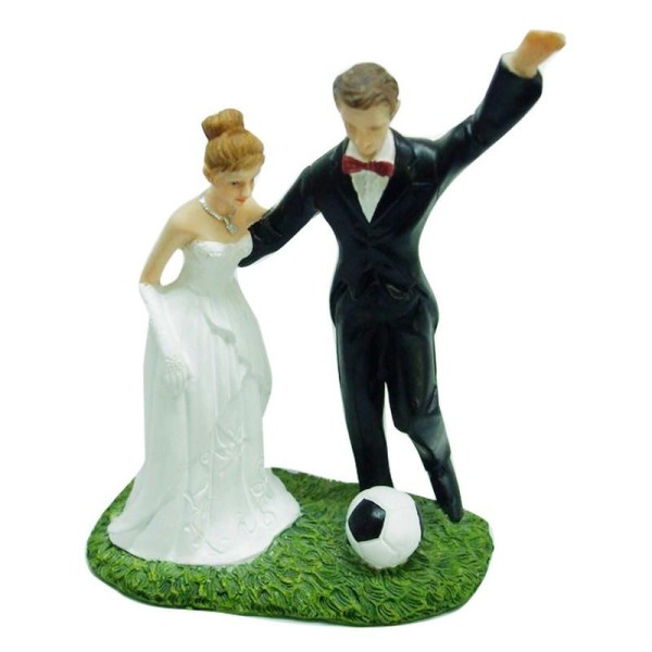 Couple mariés joue au football, Figurines en résine adossées, 15,5x13x6cm - Photo n°1
