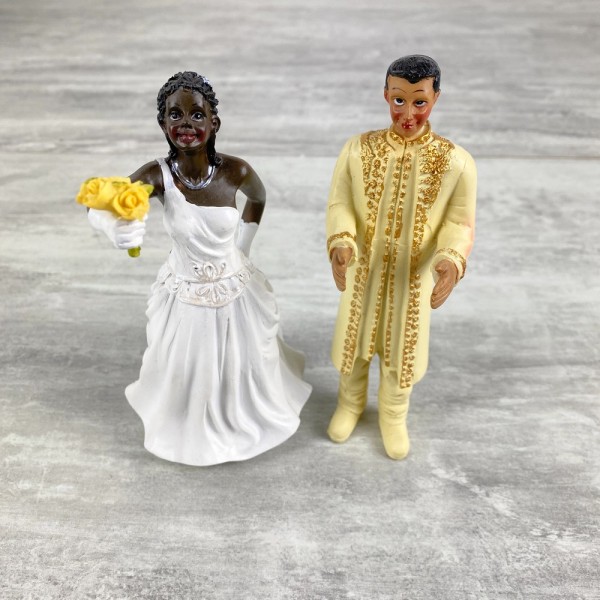 Couple de Mariés Noire et Hindouiste en Résine, bouquet dans la main, 15 cm, figurines pièce montée - Photo n°2