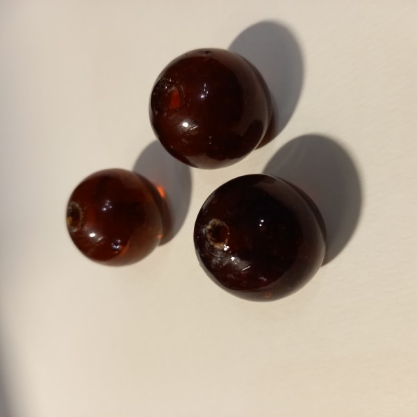 Trois grosses perles marron 2.5cm de diamètre - Photo n°1