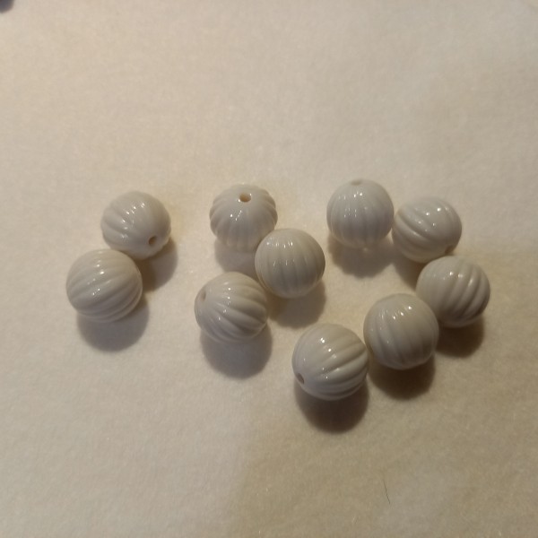 Dix perles blanche ronde 1.3 cm - Photo n°1
