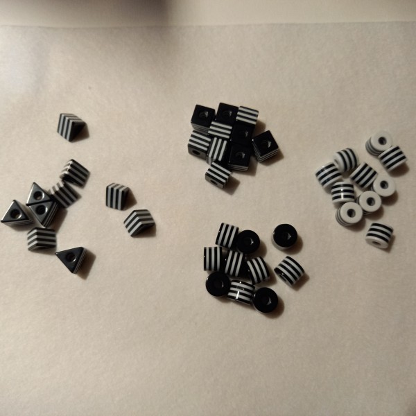 Lot de perles à rayures rectangulaire,carré,rond  - Noir, 1cm - Photo n°1
