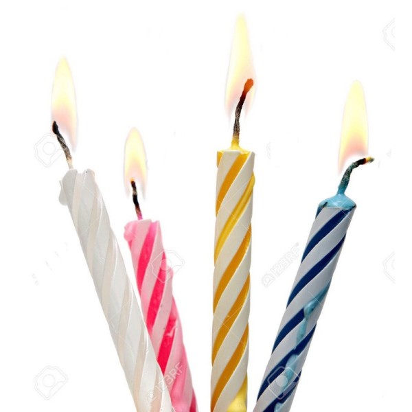 Lot de 24 bougies torsadées 4 couleurs Anniversaire pour gâteau de fête,  haut. 6 cm et bobèches - Bougies anniversaire - Creavea