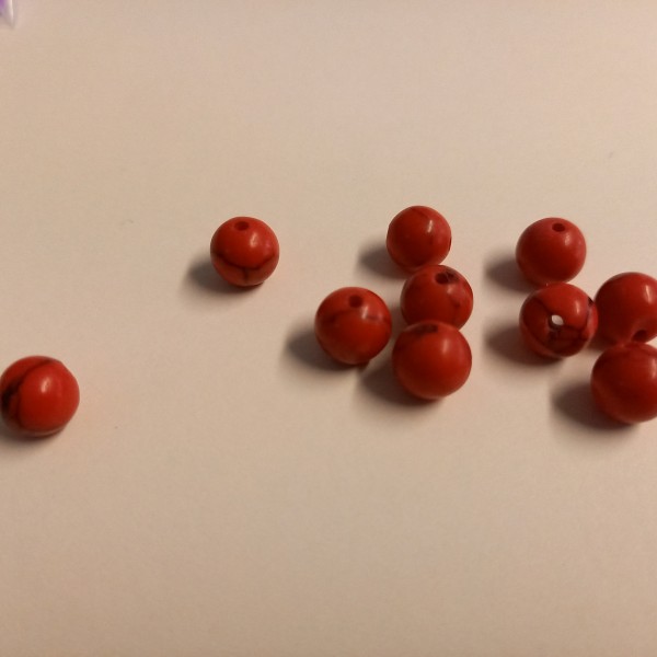 Dix perles marbre rouge 1 cm - Photo n°1