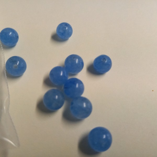 Dix perles bleu transparente 1 cm - Photo n°1