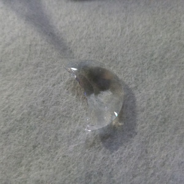 Perle en forme de lune à facettes en verre, 3cm - Photo n°1